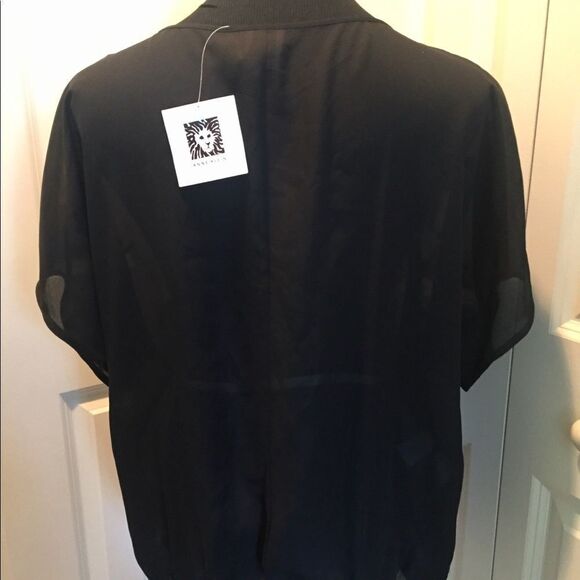 Beautiful fun blouse by Anne Klein size medium - Picture 2 of 3